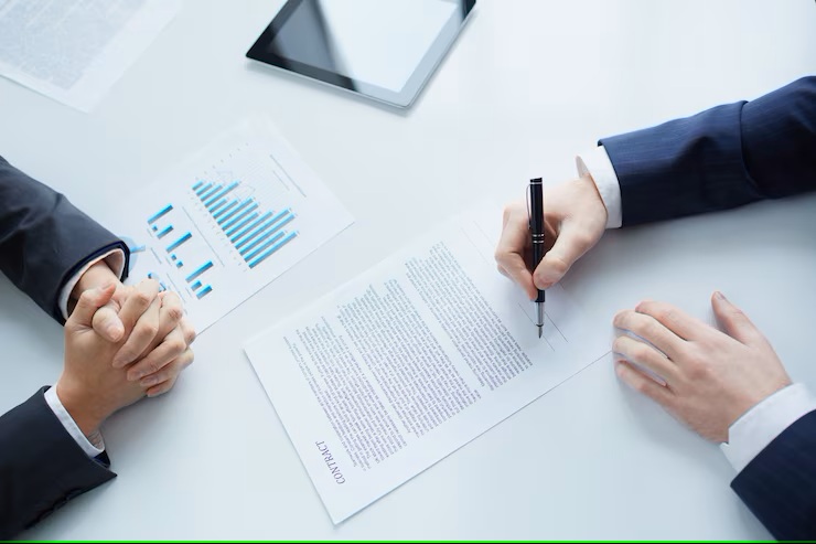 Dịch thuật hợp đồng kinh tế không chỉ là “dịch đúng chữ” – mà là chuyển tải chính xác “ý” trong môi trường pháp lý của cả hai ngôn ngữ.